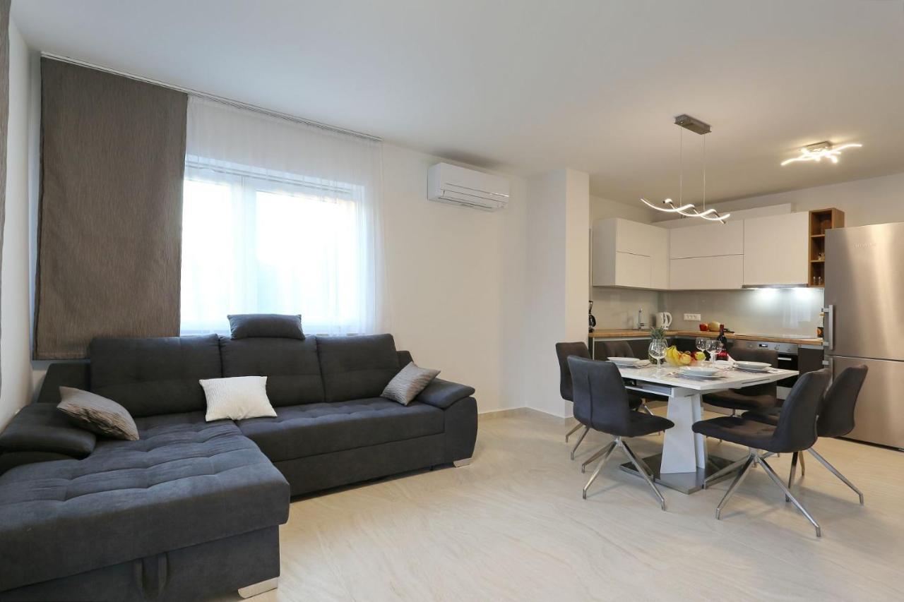 Villa Ankora 1 With Heated Pool Biograd Na Moru Exteriör bild